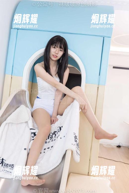 BoBoSocks袜啵啵 - 熊熊的迷人时刻：NB运动鞋的最美化身！