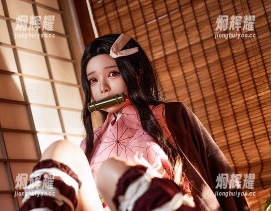 看完Hachi小芭的无圣光游泳作品，我只是想说，哪里是泳装啊！