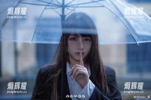精选一击：Halo_酱的白丝原图，身体的韵律在悄然流动。