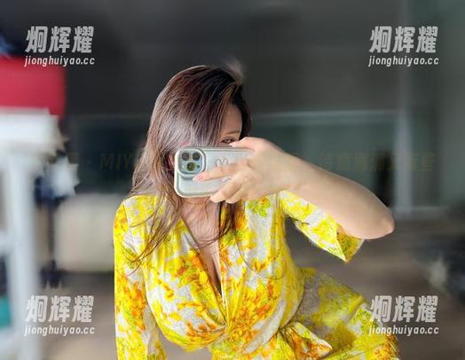 MIYA 微密圈 - MIYA兔女郎,原图在这里,诗意满满又有些傻乎乎的画面感!