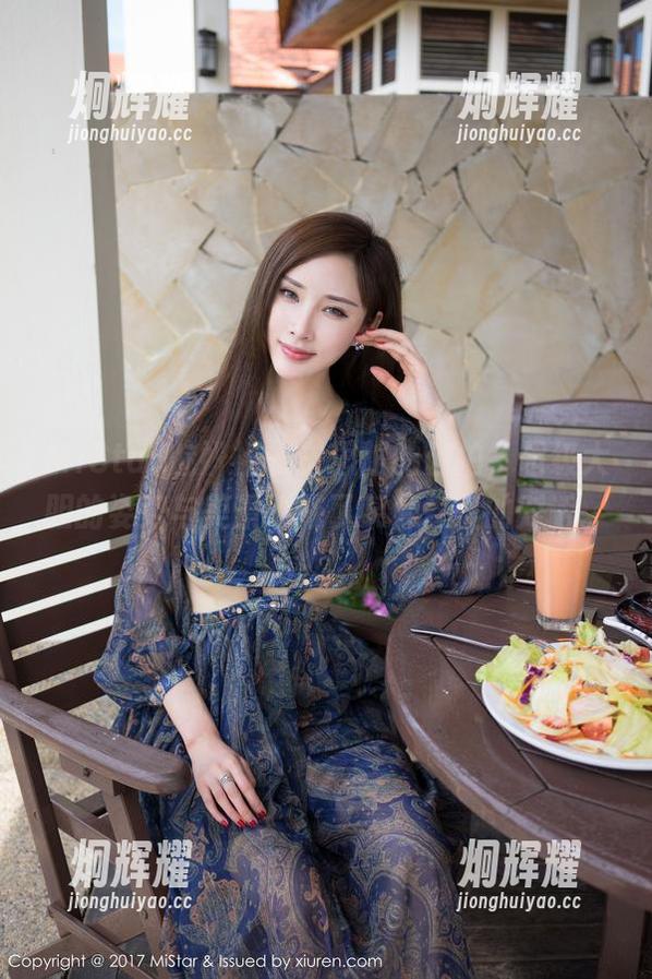 MiStar魅妍社 - 关思阳的旅拍，超级大胆的姿势与美景形成了某种奇怪的对话。