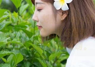 MiStar魅妍社 – 刘懿萱Yoyo的棉袜时光免费奉上，照片旁边我在思考，这可是多么不可思议的搭配啊。