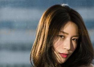 只想和Min.E(민이)的丝袜聊聊：原图传达的微妙讯息
