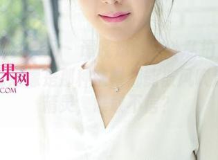 UGirls尤果网 – 谭晓彤的户外私拍，不少朋友说她像是那种随时都能被风吹走的小精灵，谁敢不信？