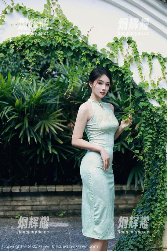 Xiuren秀人网 - 姐姐Egg尤妮丝的眼镜写真集，原图掀起的画面感你见过吗？