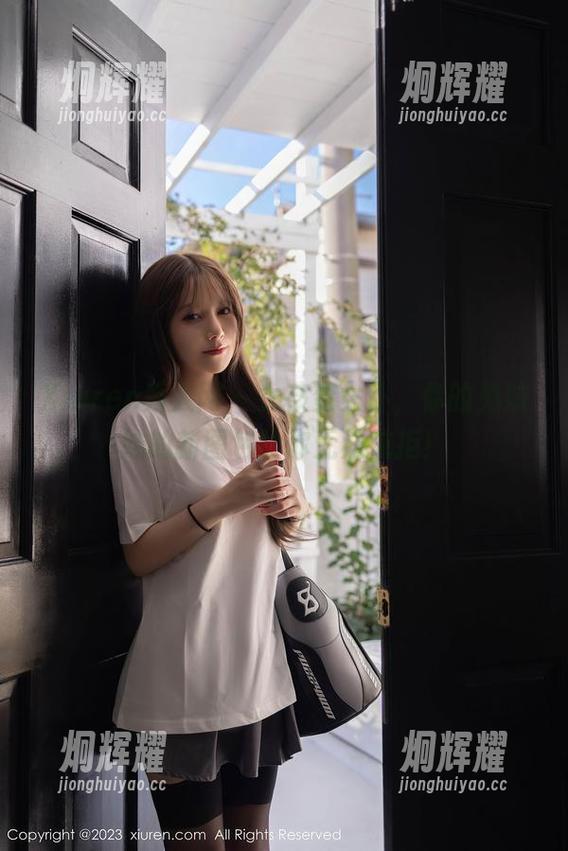 Xiuren秀人网 - 女孩变女仆，你的兔妹妹的新图包让你无法抗拒！