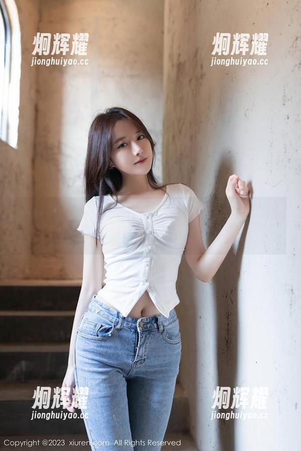 Xiuren秀人网 - 看！卓君Jeanes的短裙写真，资源用尽之余的不同趣味！