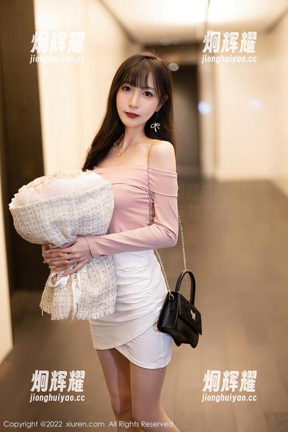 Xiuren秀人网 - 好在唐翩翩把高跟鞋搭配做得超级出彩，图包里还藏了不少小巧思呢。