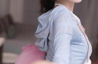 Xiuren秀人网 – 宅家菌vs户外达人：是小逗逗写真图包，野外轻松拯救你的周末！