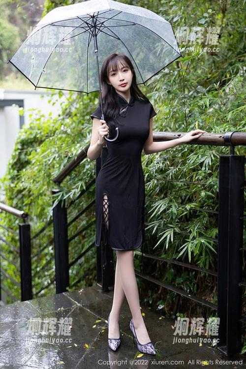 Xiuren秀人网 - 杏子Yada让人想念的学姐，拿着书的侧脸真迷人，顺便陷入了沉思，哈哈。