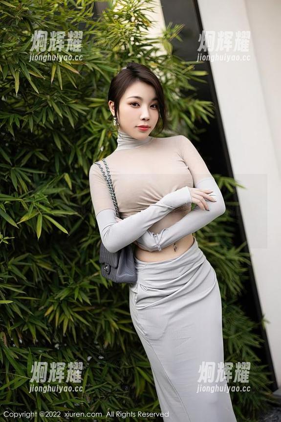 Xiuren秀人网 - 每次看到梦灵儿Mini的美腿，我都想用下载换他个时光倒流的机会。