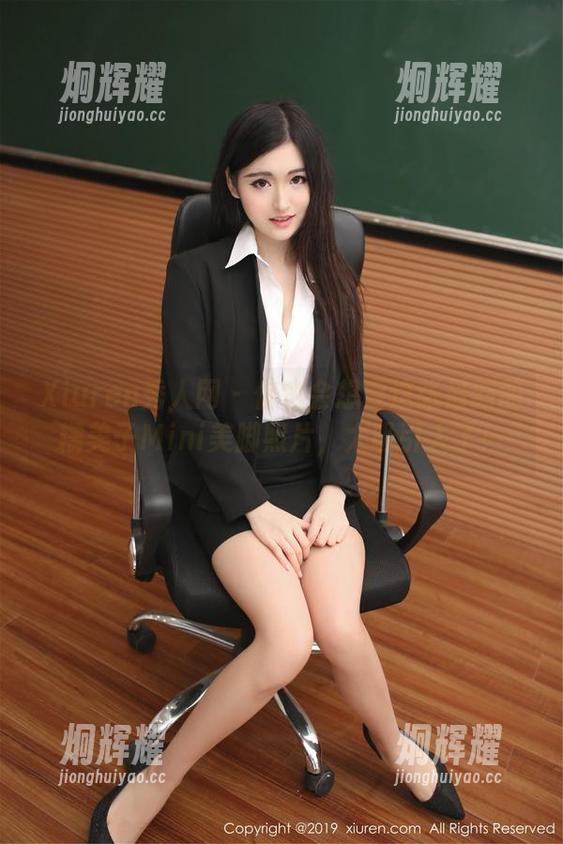 Xiuren秀人网 - 你也会想要这张最新的糯美子Mini美脚照片，太吸引人了！
