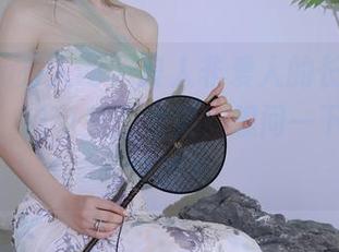 Xiuren秀人网 – 良人非爱人的长腿，真是耀眼，自带美图效果，想问一下怎么做到的？