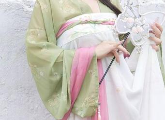 Xiuren秀人网 – 谁说泳池只能清凉？艾希儿让水花四溅，原图直击，图包一手掌握！