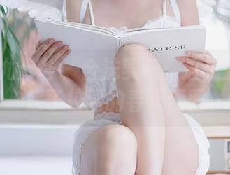 YouMi尤蜜荟 – 合法萝莉：这校服让我想起了校园的春天原图