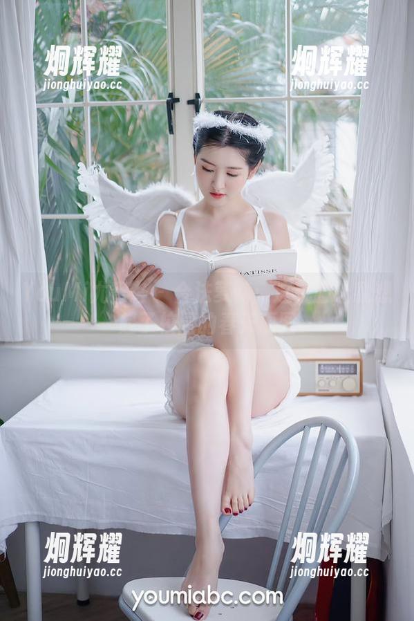 YouMi尤蜜荟 - 合法萝莉：这校服让我想起了校园的春天原图