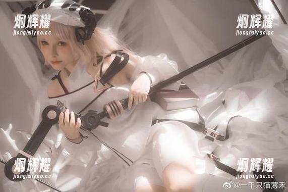 一千只猫薄禾的兔女郎写真，意外发现萌萌娇羞的哈哈镜原图？