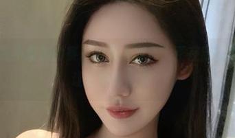 微密圈 – 看不爱笑的赛琳的双人写真，正在默默揣摩是什么让它如此出众？