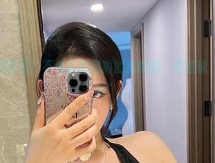 微密圈 – 图库再见！不爱笑的赛琳的高跟鞋，真想说“Ohmygosh”