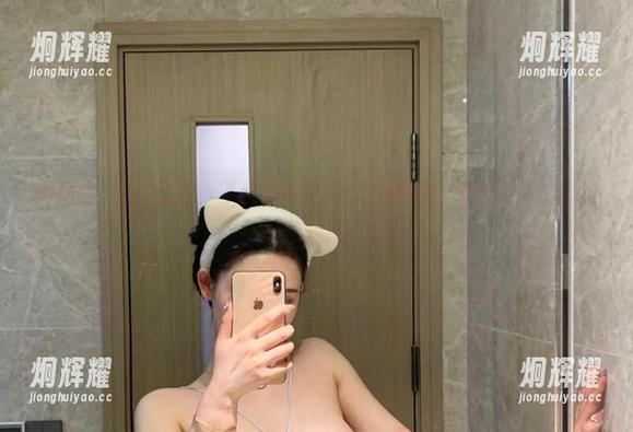 微密圈 - 图包上线！不爱笑的赛琳的渔网黑丝，可能会让你的鱼缸短路