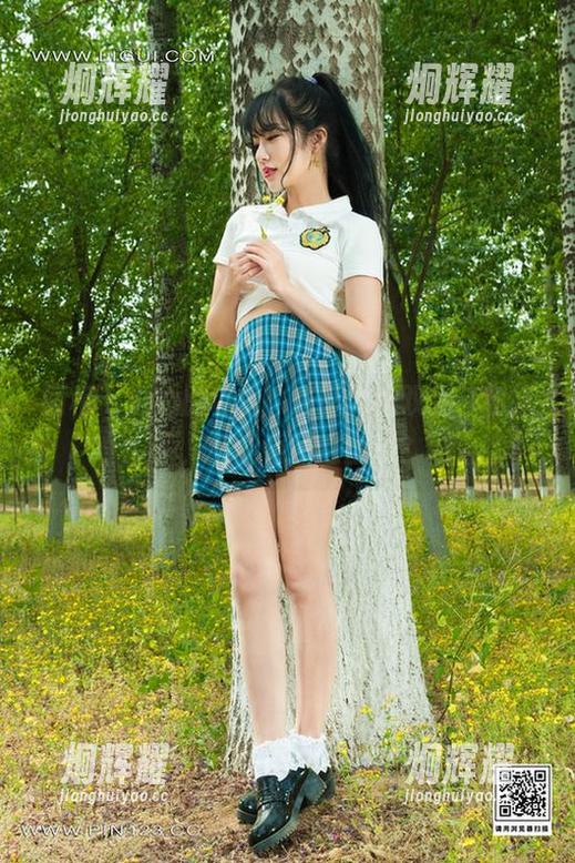 丽柜 - 心心的私拍，光影间的双生花和袜子，谁能看懂这出戏？