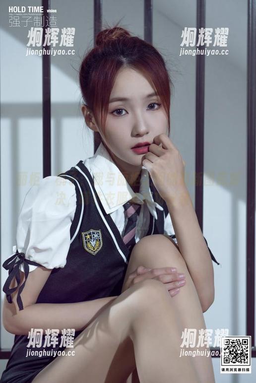 丽柜 - 桃子：我与丽柜之间的最新图库对决，哪件衣服能成功逆袭！