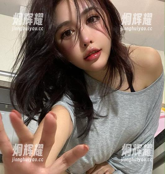 微密圈 - 免费合集在手，随心翻阅于芷晴的蕾丝摸索