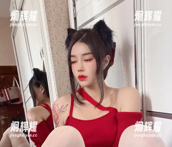 今汐的制服黑丝，更新就像新口味的甜点，来点不一样的尝试？