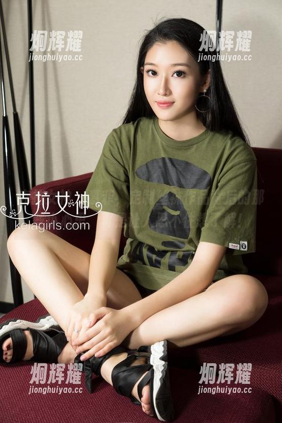 克拉女神 - 慕菲，定制丝袜作品背后的那些小心思，真是让人忍不住想了解！