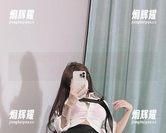 微密圈 - 原图大公开，兔宝妮to红裙搭配的“普通”其实不普通，快来一探究竟
