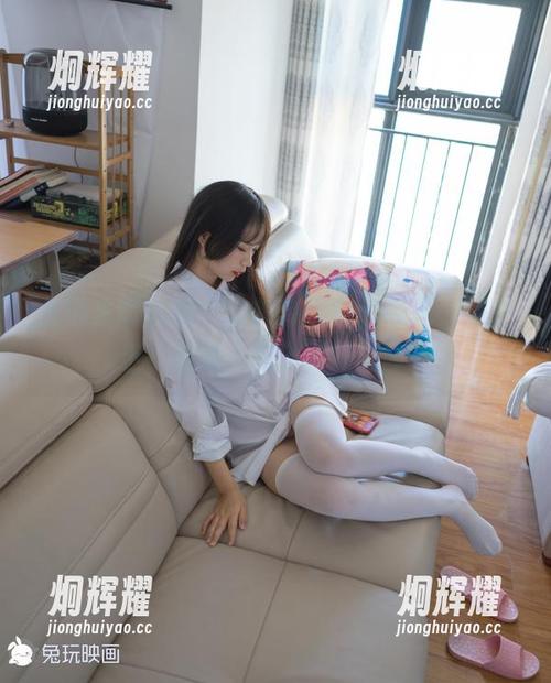 兔玩映画合集：铁轨旁的细腿时光，腿会走，会跑，忘了放慢脚步。