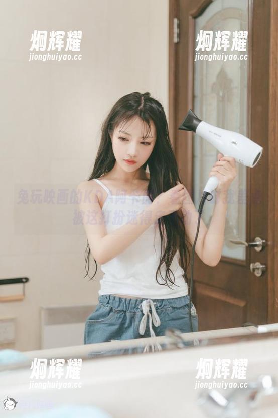 兔玩映画的KDA阿卡丽？看图片时我差点被这打扮迷得走不动了
