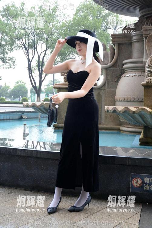 初夏女神-柒柒 初夏女神 - 当柒柒遇上瑜伽:分享这个照片集的魔力!
