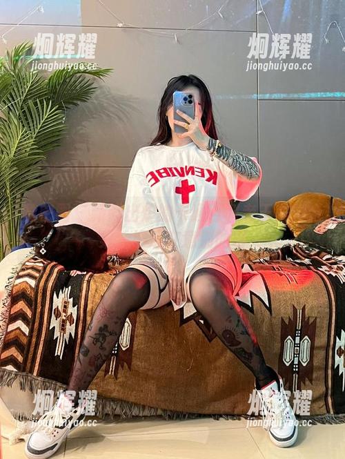 卡通百科老王 微密圈 - 新鲜出炉的卡通百科老王美脚合集,谁还在意别的呀
