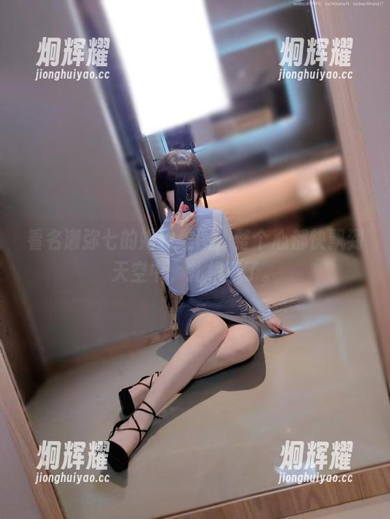 看名濑弥七的婚纱美图，整个心都快飘到天空中，扎根不了。