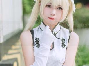 向小圆的蓝色之夏作品集，更新后那蓝色让我想起了海…不过更像是一泡水