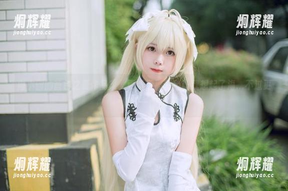 向小圆的蓝色之夏作品集，更新后那蓝色让我想起了海...不过更像是一泡水