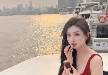 微密圈 – 海滩风光：周妍希的“浪中行走”，福利随之而来！