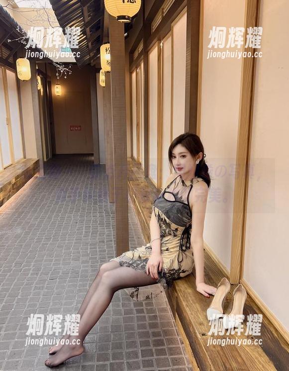 微密圈 - 當你点开网盘：周妍希の写真，似乎纠结于极致身材的完美。