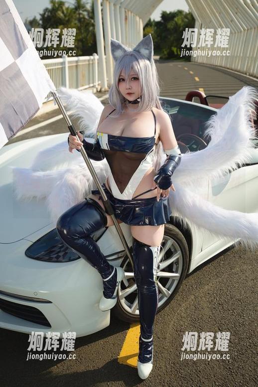 咔喵令人咋舌的旗袍套图——你说这身材和这衣服，哪个更让人想关注呢？