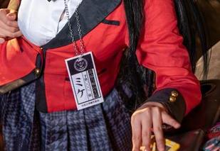 嘴里嚼着甜点，咬人小小兔的office下午茶写真，我们来聊聊