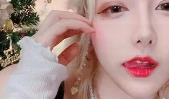 每一张图都像在捉迷藏——啾小妍Deer的暗夜猫女写真集