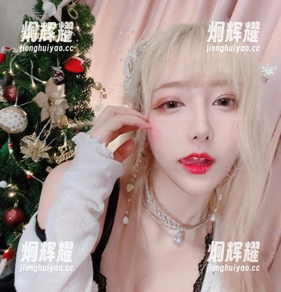每一张图都像在捉迷藏——啾小妍Deer的暗夜猫女写真集