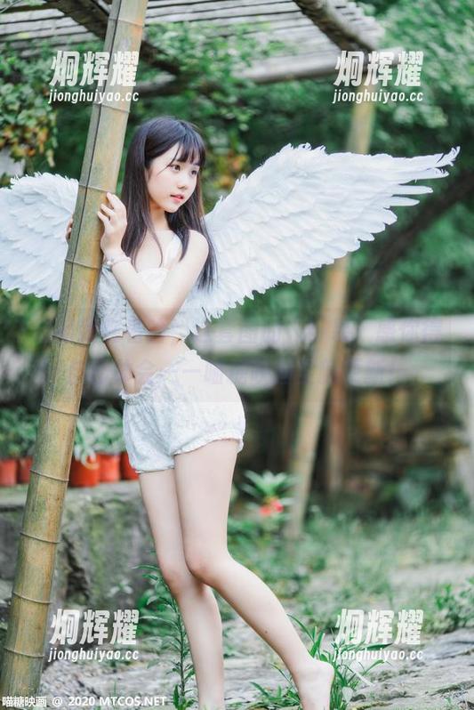 别问我在看啥，这套图的“可畏”感你得自己体会——喵糖映画全新更新！