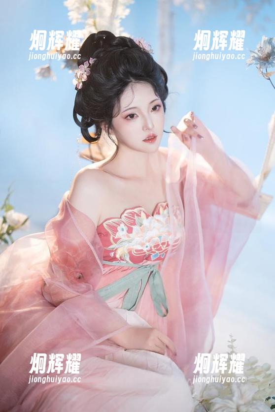 夏夏子这一身兔女郎打扮，最新图库也太会截取好角度了吧