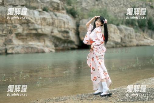 废墟JK满天飞，失眠小宁带来美图更新的狂欢节目！