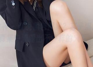 头条女神 – 谁说黑色严肃？苏子淇最新写真集中流露出不一样的火花。
