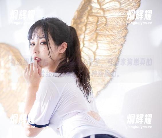 看这组图片后，我开始想入非非，奇行家狗崽真的给红丝绒赋予了一种新魔力。