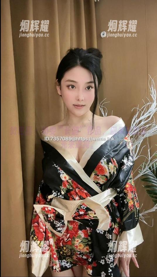 奶雯 微密圈 - 奶雯“长腿”作品,别希望找圣光来遮掩。