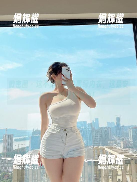 微密圈 - 这不是普通的墨绿内衣，这是安妮yoo的壁纸现象！